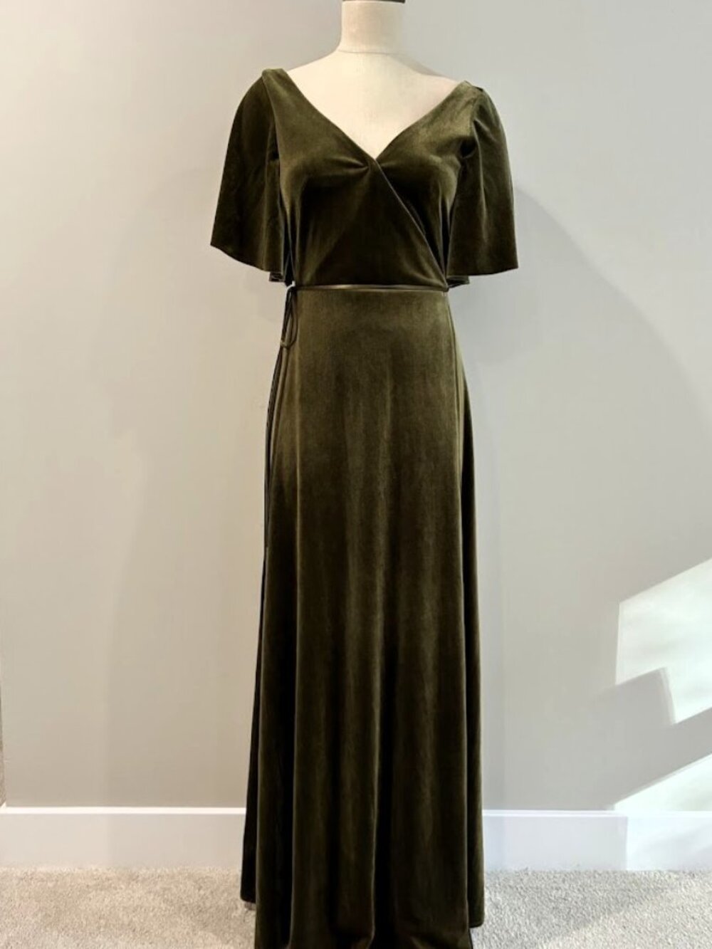 Jenny Yoo Collection Olive Green Velvet Wrap Dress with Flutter Sleeves Size 4 - Picture 5 of 16
